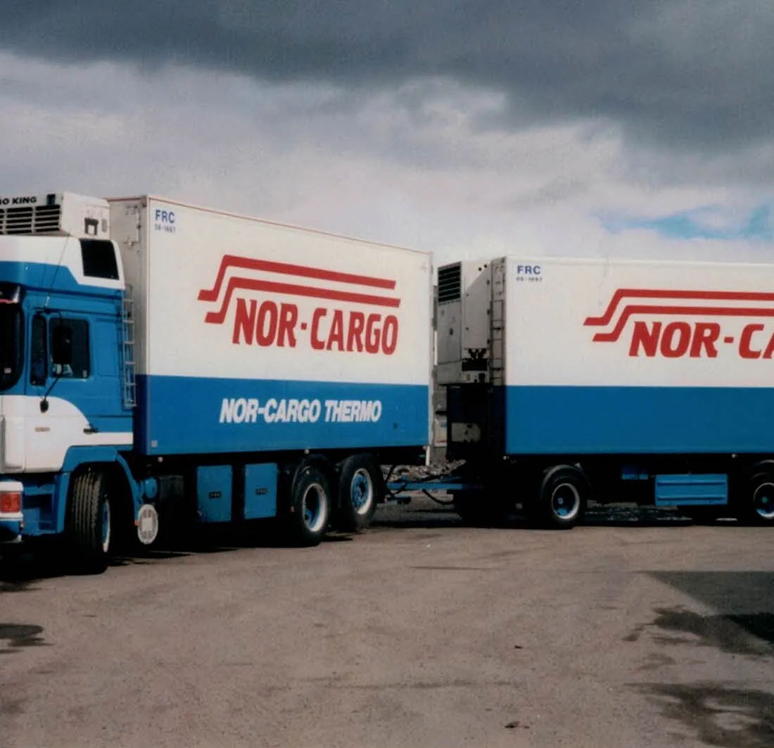 Gammelt bilde av Nor-Cargo semitrailer på vintervei